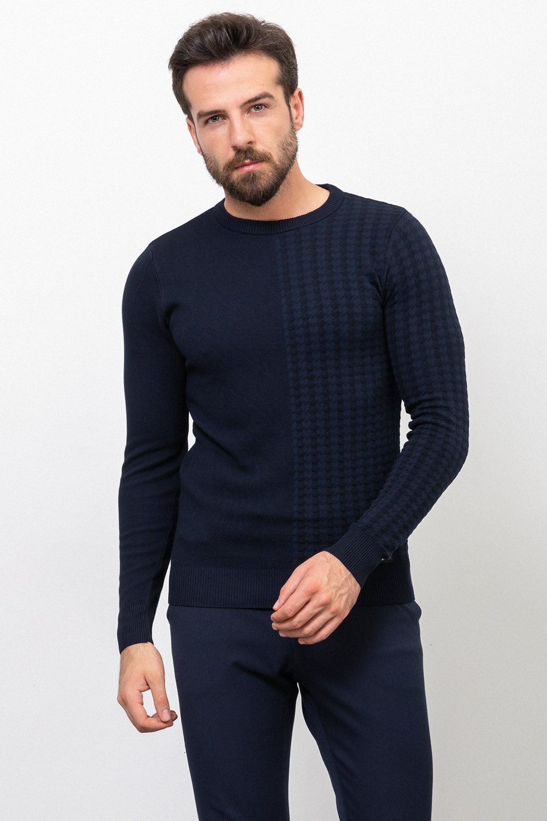 Светр темно-синій в візерунок  MCR