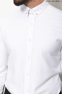 Фото товара Сорочка біла текстурна з шпилькою MCR 37622-1, артикул: 37622-1 Приталені