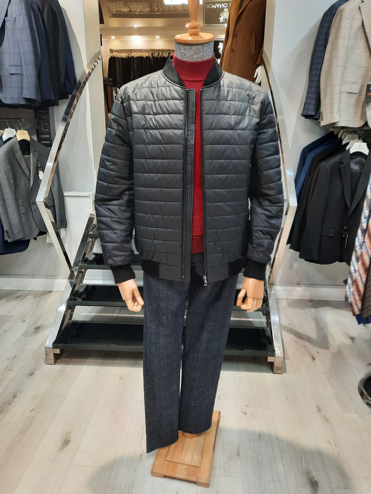 Куртка демісезонна чорна укорочена MAIKLEN