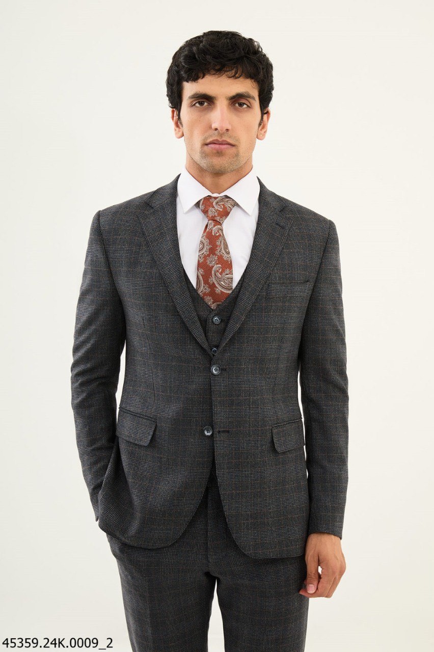 Костюм трійка сірий текстурна тканина в клітинку MCR