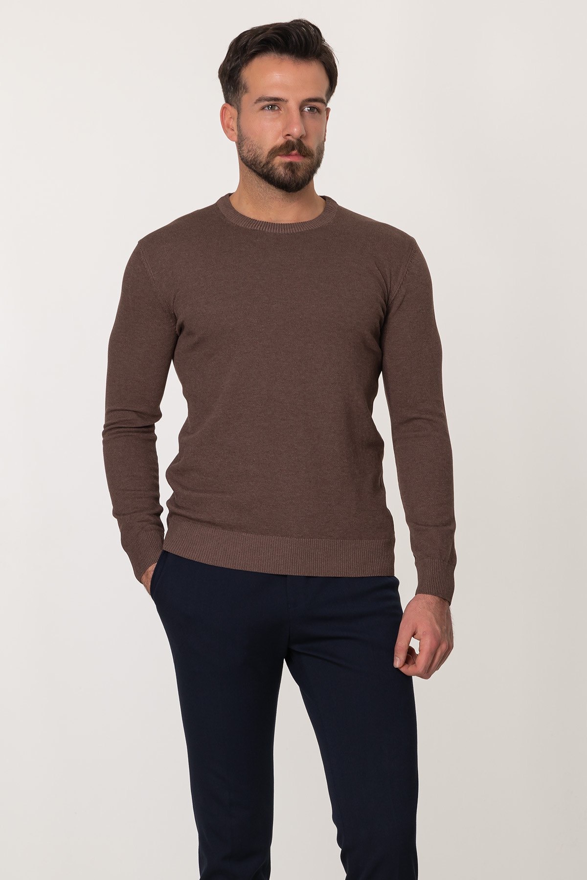 Светр темно-коричневий однотонний MCR