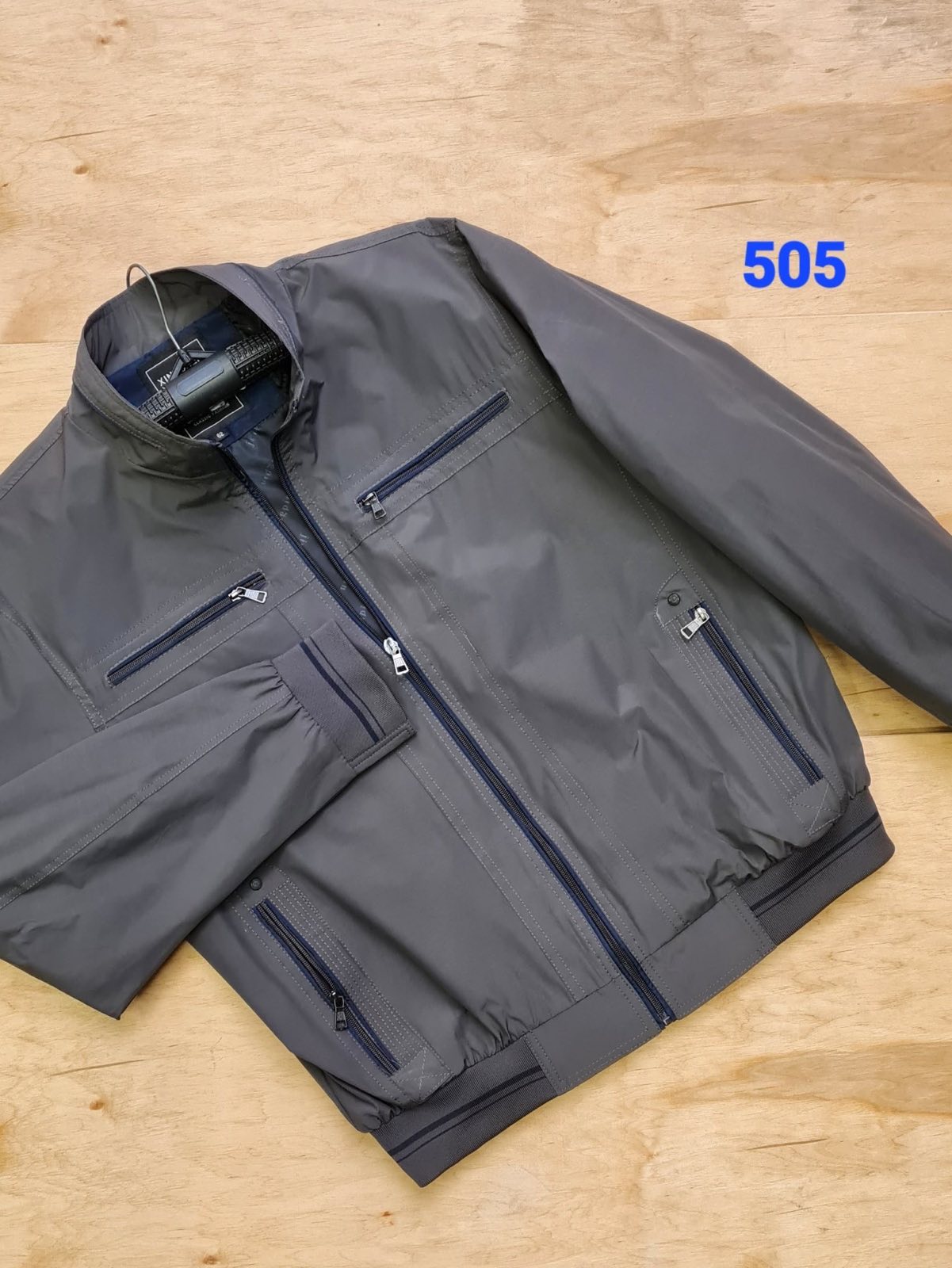 Вітровка коричнева коротка