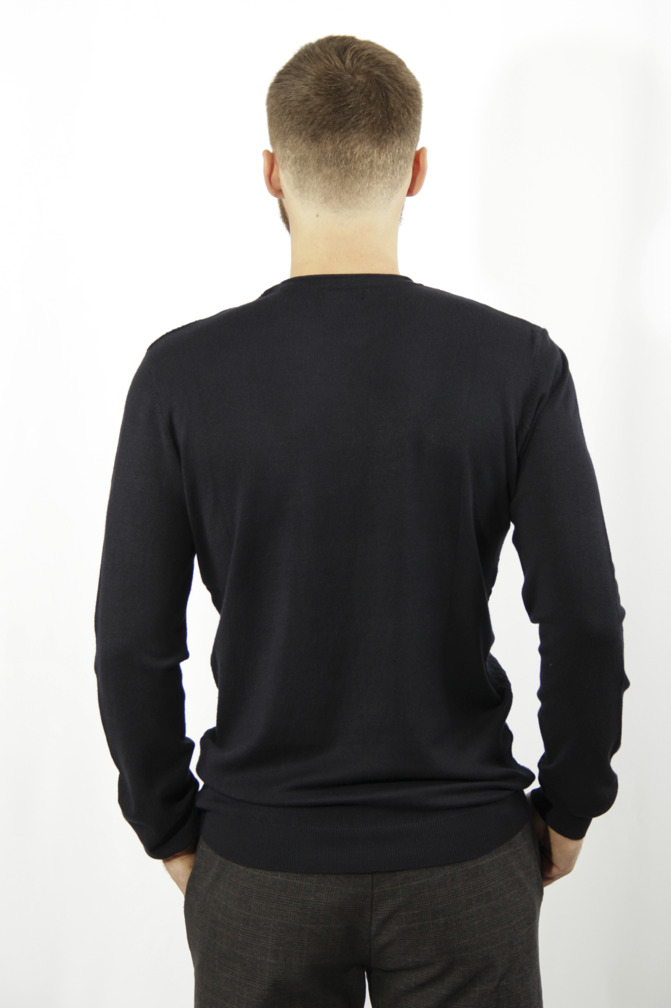 Свитер темно синий в тканевый узор SORBINO